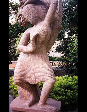 Ornamental marble decorative bowl with carved rim patterns and polished finish for temple offerings